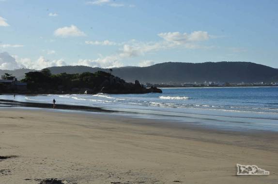 Praia da Conceição, observando, ao longe, a praia do Mariscal, em Bombinhas, litoral de Santa Catarina